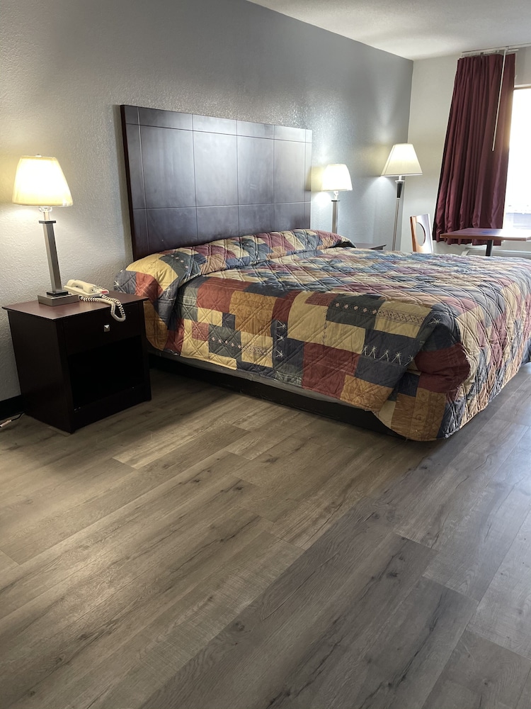 Capital Inn 14/48