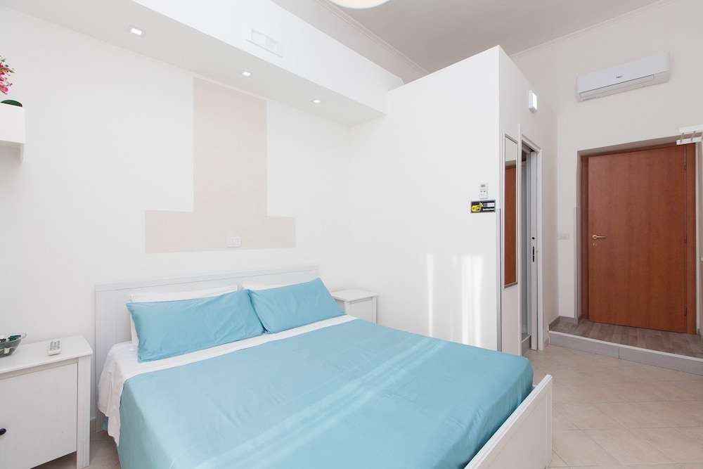 1 BEDROOM, BASIC, CITY VIEW