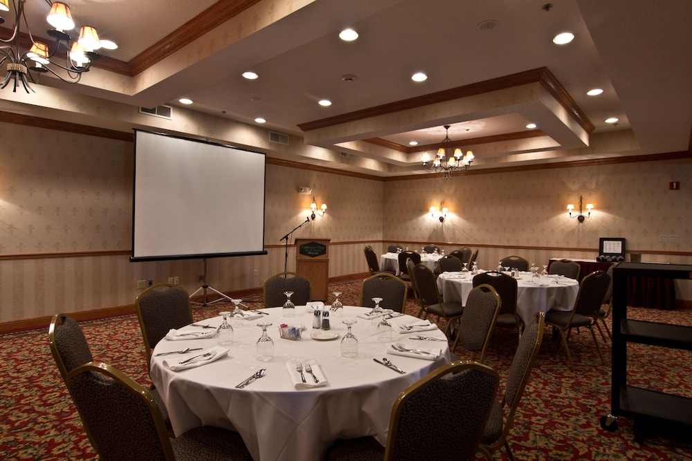 Coshocton Village Inn and Suites 56/68