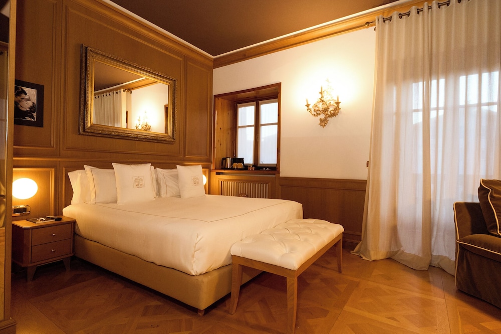 غرفة سوبيريور بسرير كوين، Ambra Cortina Luxury Fashion Boutique Hotel 3/10