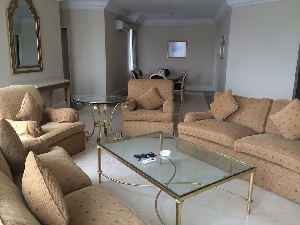 Batavia Apartments Hotel Service Residences 40/52