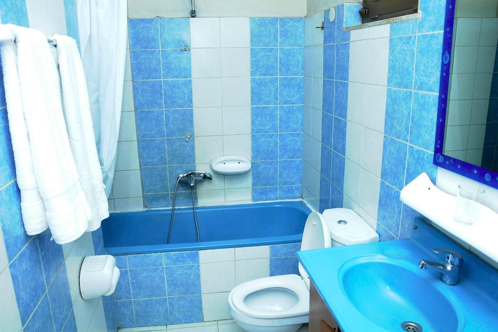 Yeka Guest House 33/36