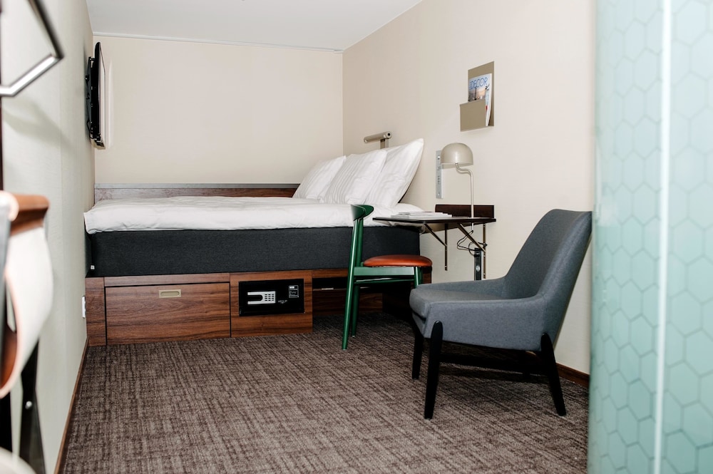 Best Western And Hotel 40/42