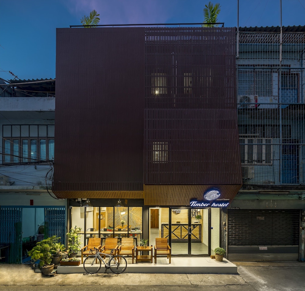 Timber Hostel 2/63