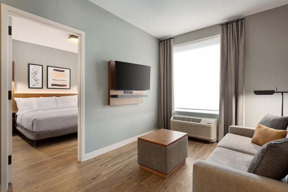 La Quinta Inn & Suites by Wyndham Mount Laurel / Moorestown 41/58