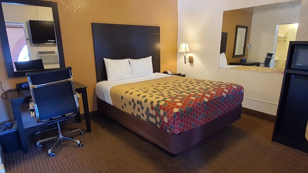 Rodeway Inn Downtown 17/31