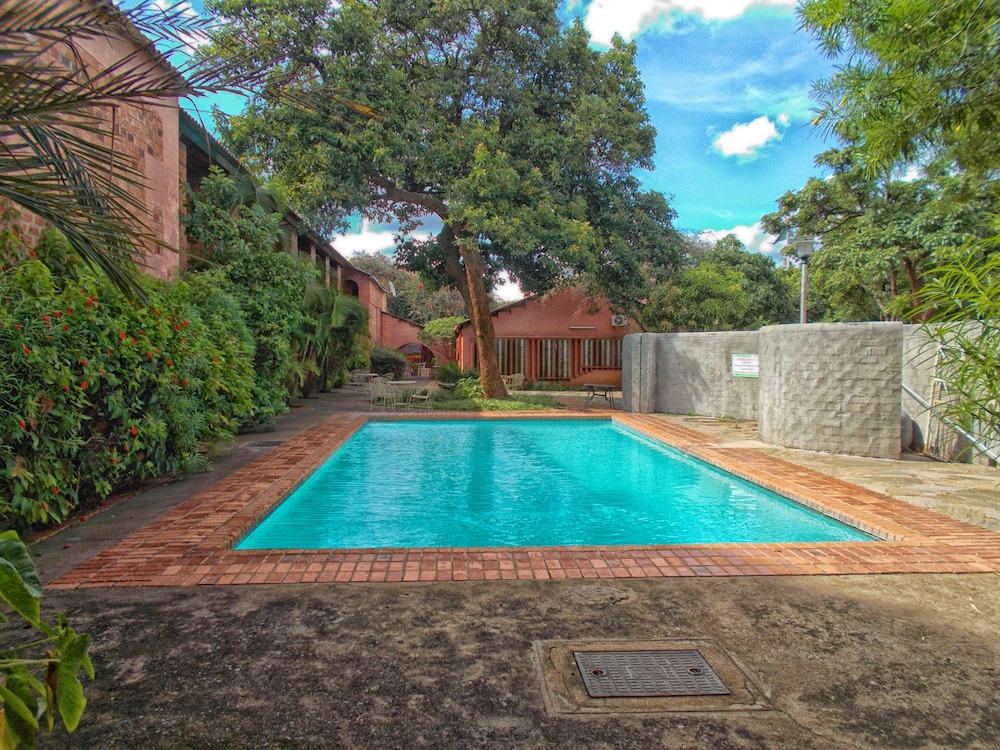 Ndeke Hotel 29/33