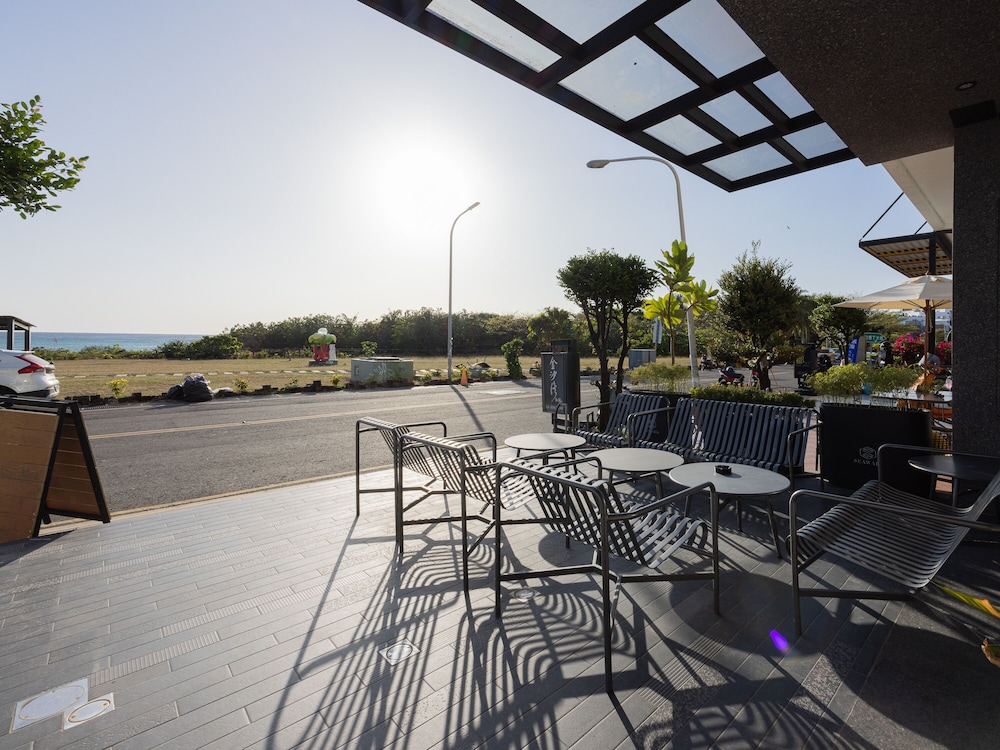 Seawall Inn 40/50