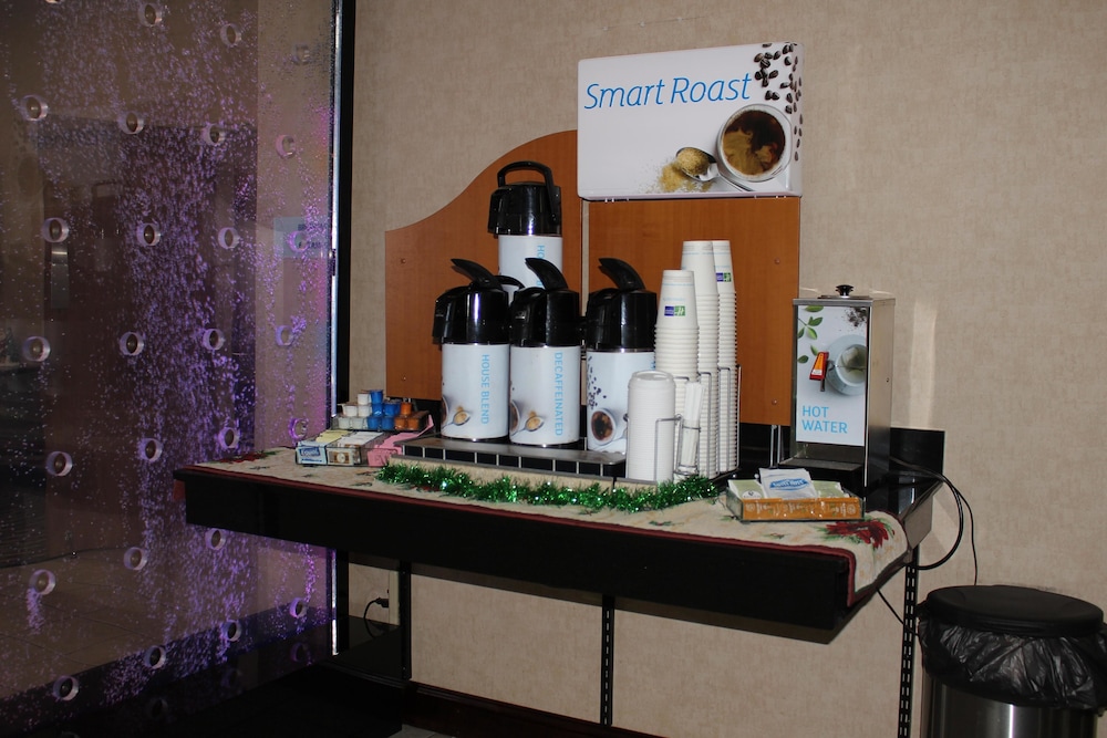 Holiday Inn Express & Suites Kansas City-Liberty (Hwy 152), an IHG Hotel 8/74
