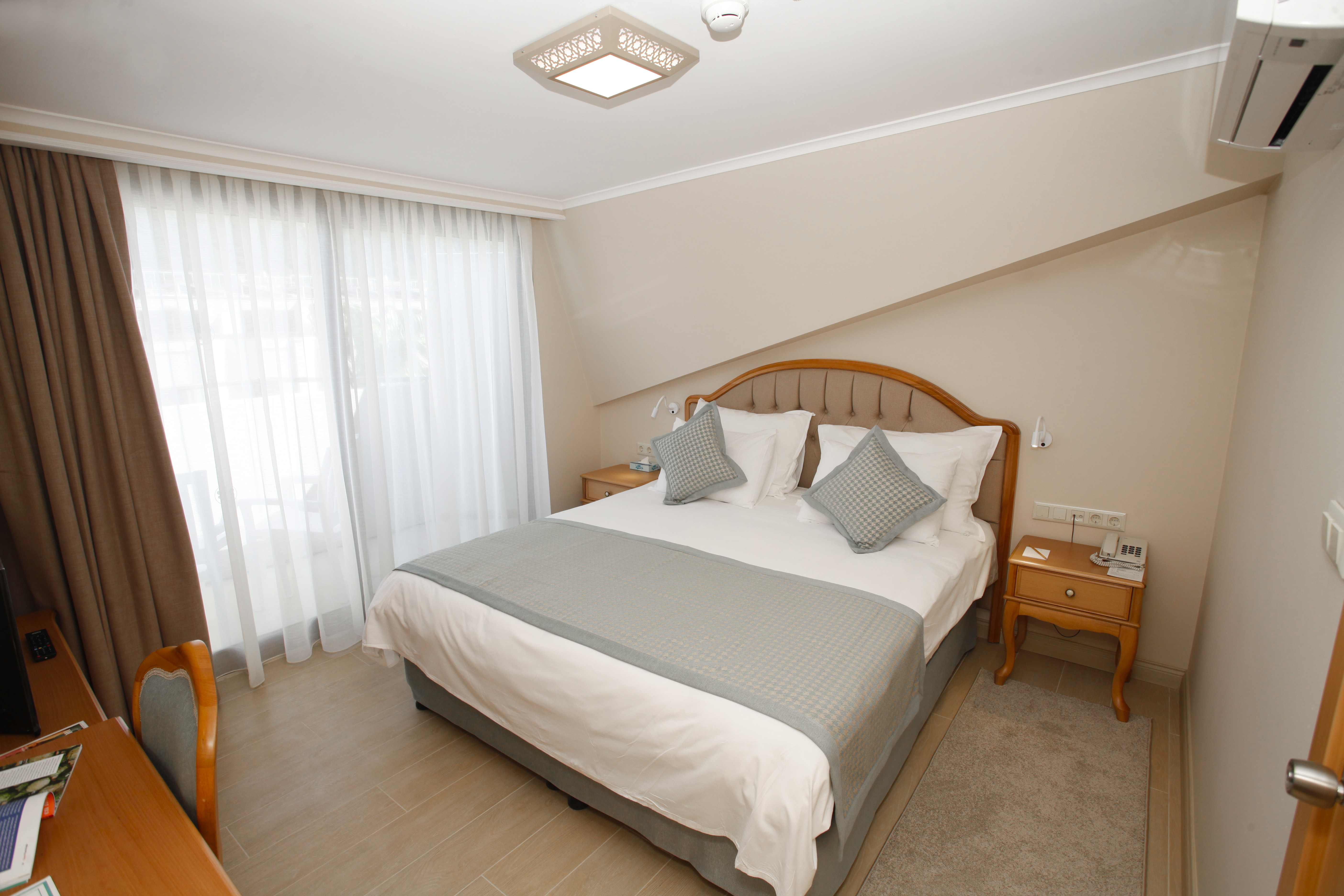 SUITE, SIDE SEA VIEW