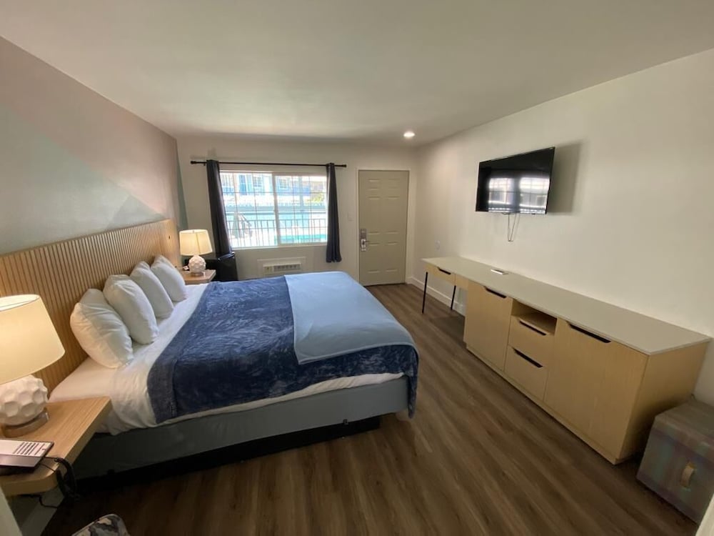 Salt Air Lodge 21/50