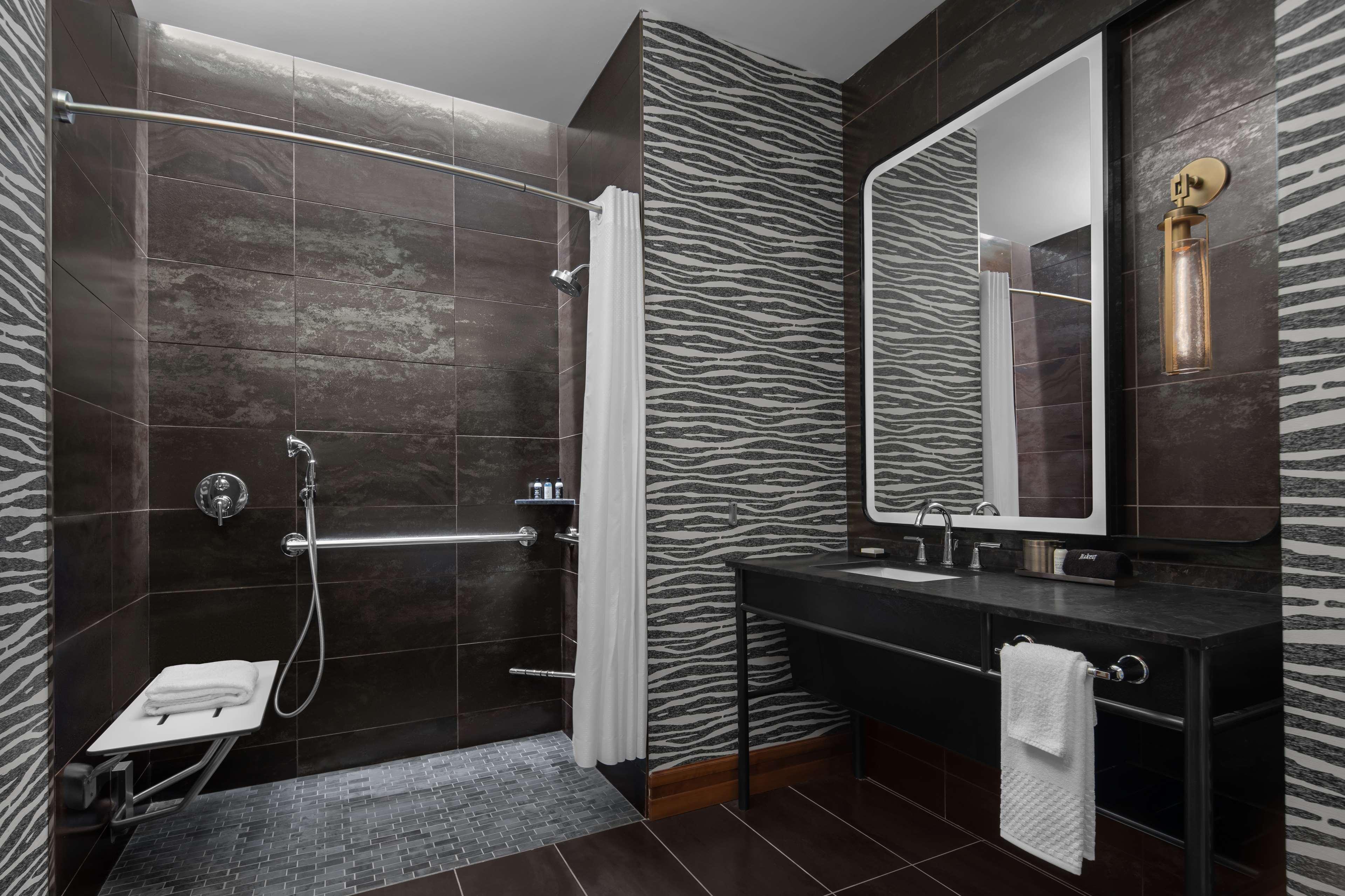 HOSPITALITY, SUITE, KING BED, ACCESSIBLE