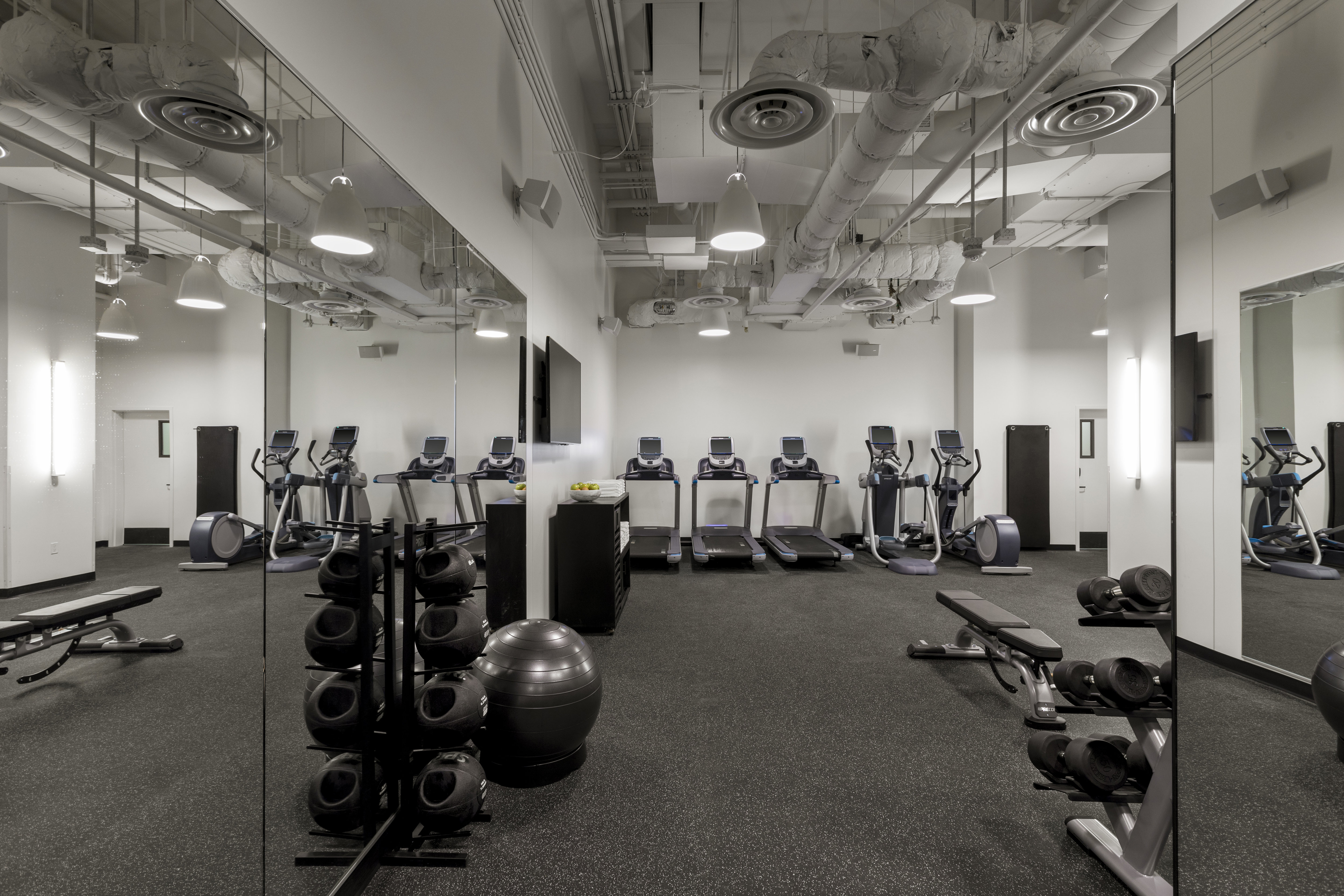 KIMPTON EVERLY HOTEL 33/80