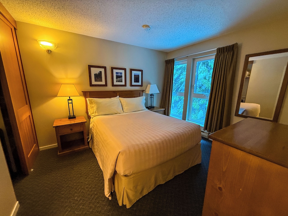 Tantalus Resort Lodge 14/55