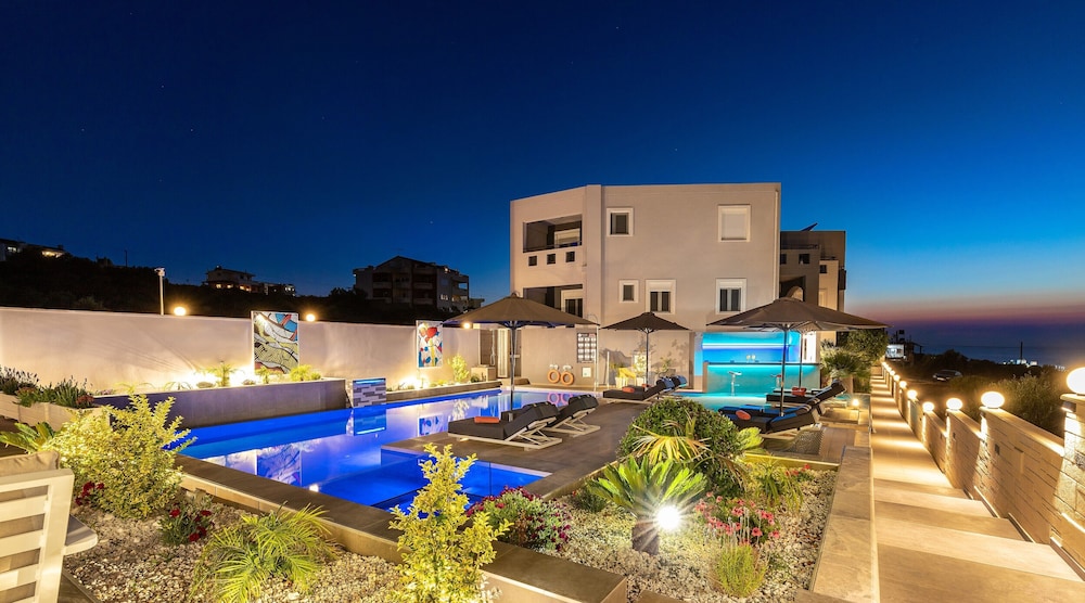 Talos Luxury Suites 43/50