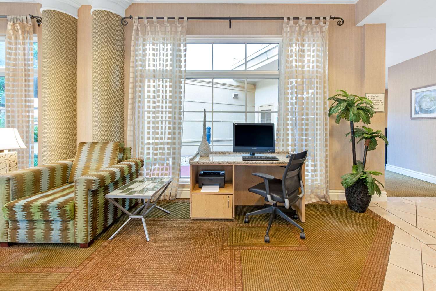 La Quinta Inn & Suites by Wyndham USF (Near Busch Gardens) 42/54
