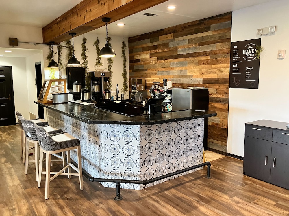 The Hideout Golf Club and Resort 1/50