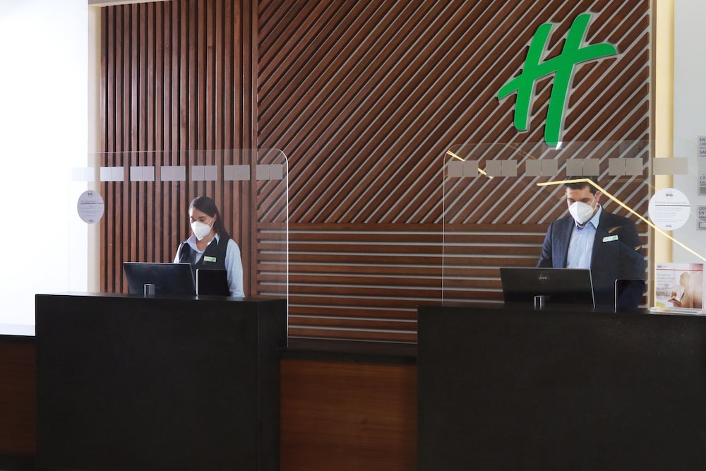 Holiday Inn and Suites Puerto Vallarta Marina and Golf 37/78