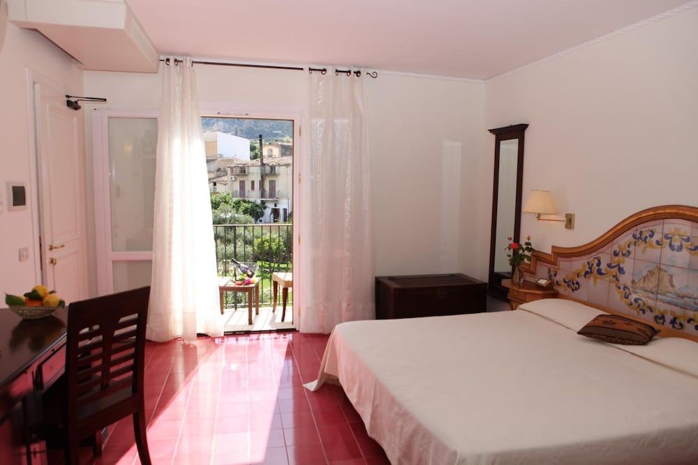 Hotel Torre Bennistra 13/50