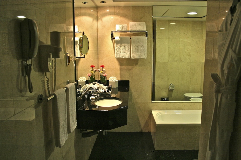 Trianon Hotel 60/63