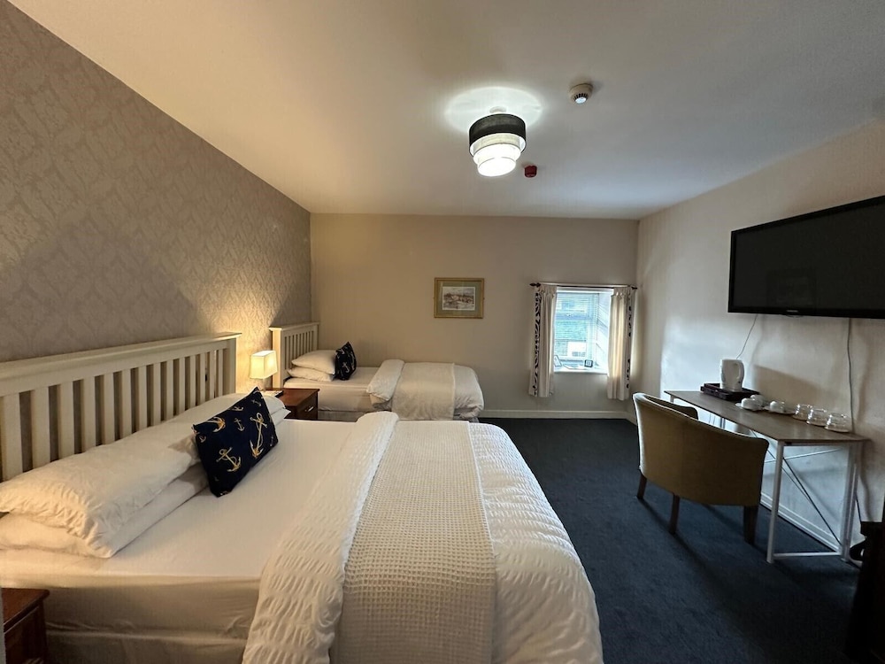 Anchor Hotel 6/50