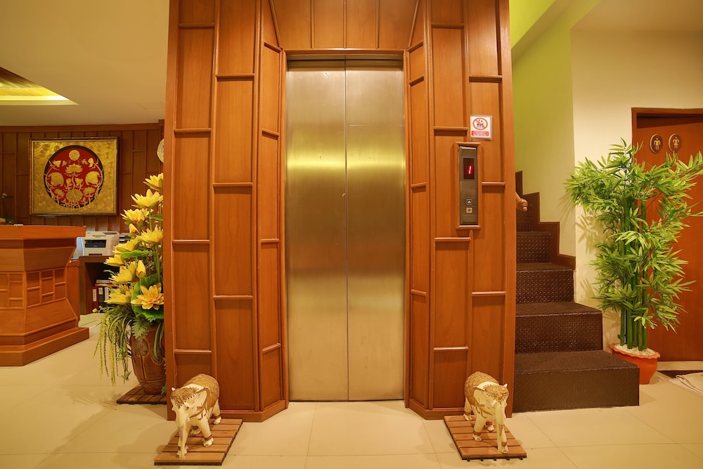 Lotus Hotel Patong 8/59