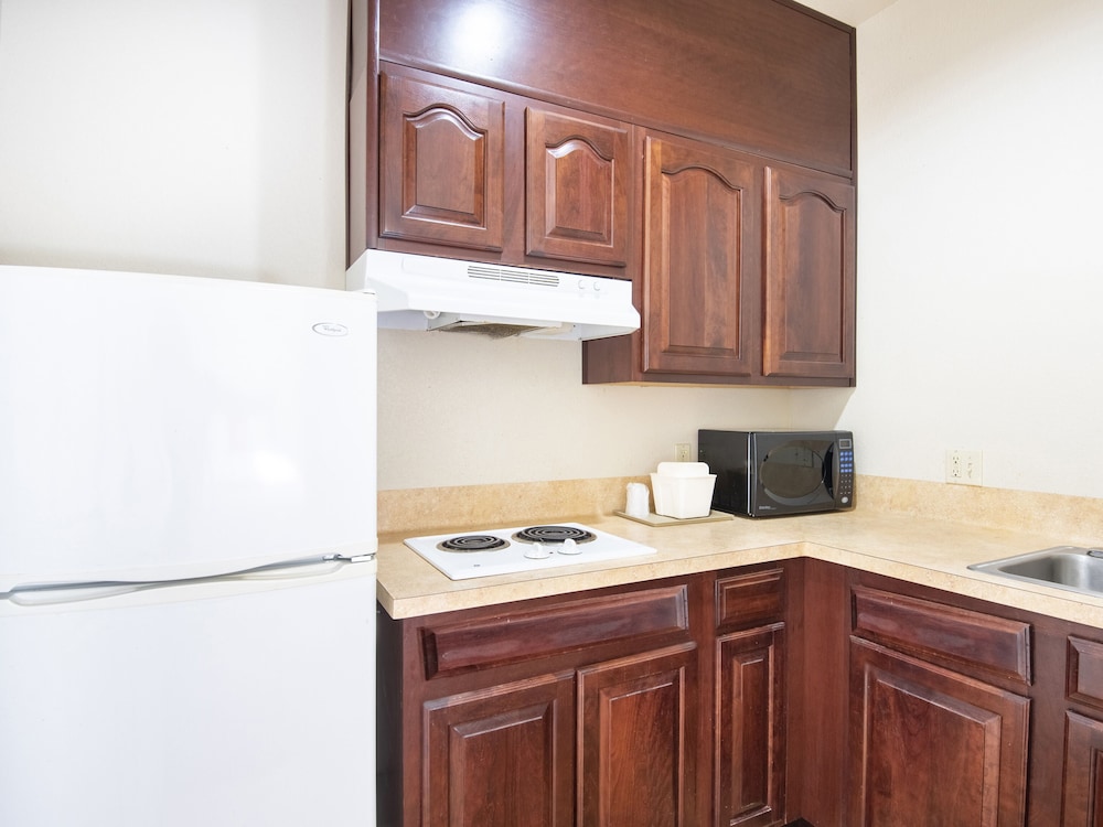 OYO Townhouse Clute Lake Jackson 35/44