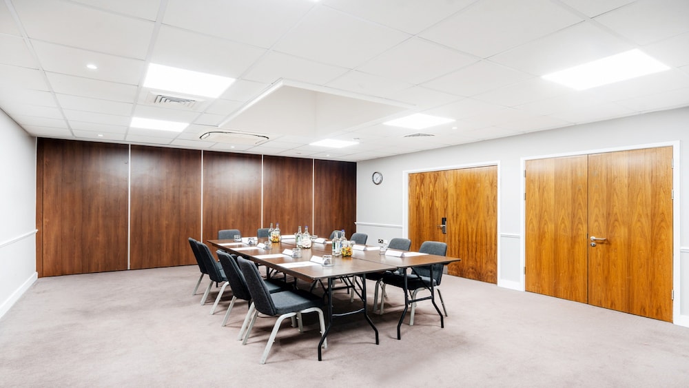 Holiday Inn London Luton Airport 51/64