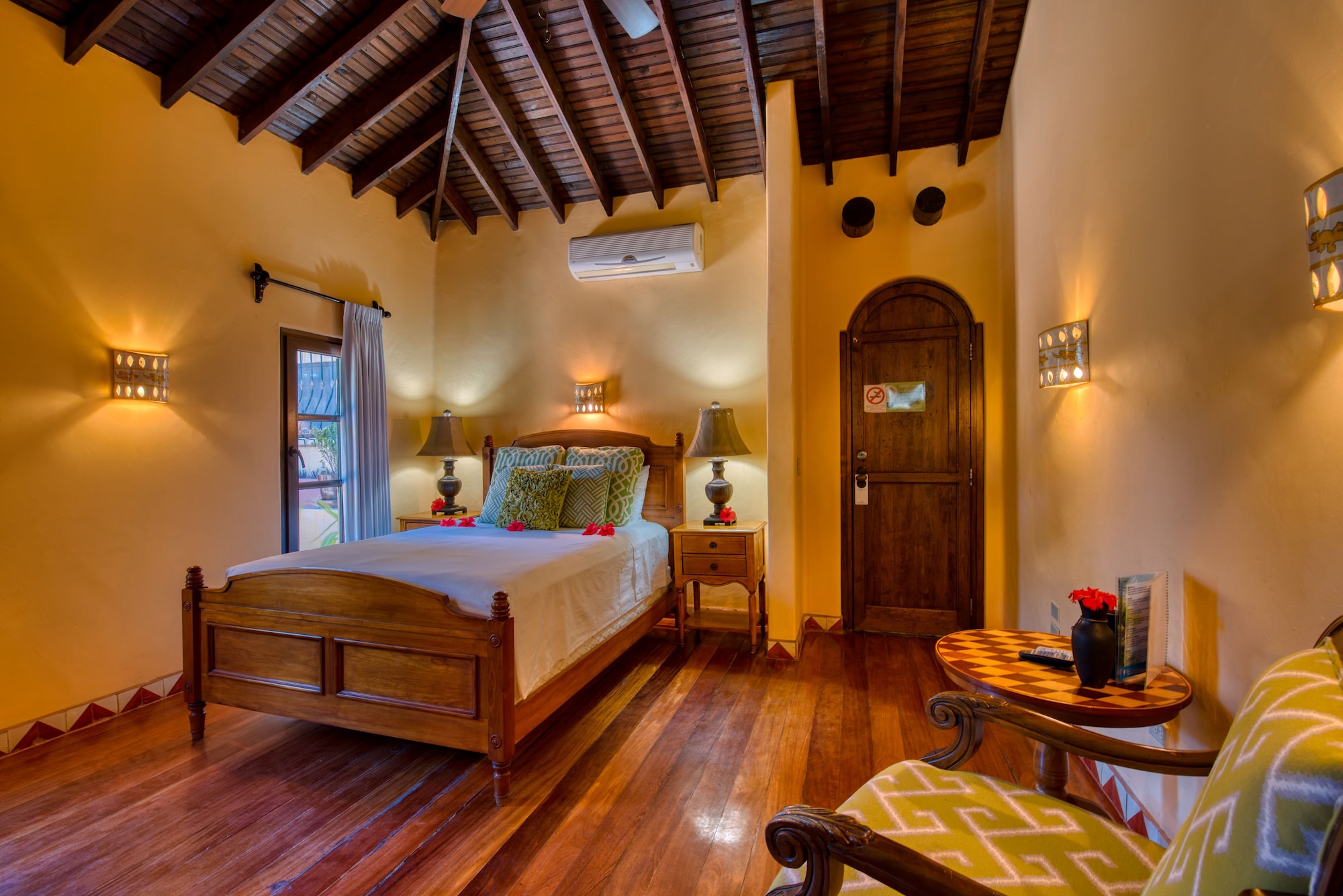 Galaxy, Luxury, Suite, Queen Bed, Courtyard View, Balcony