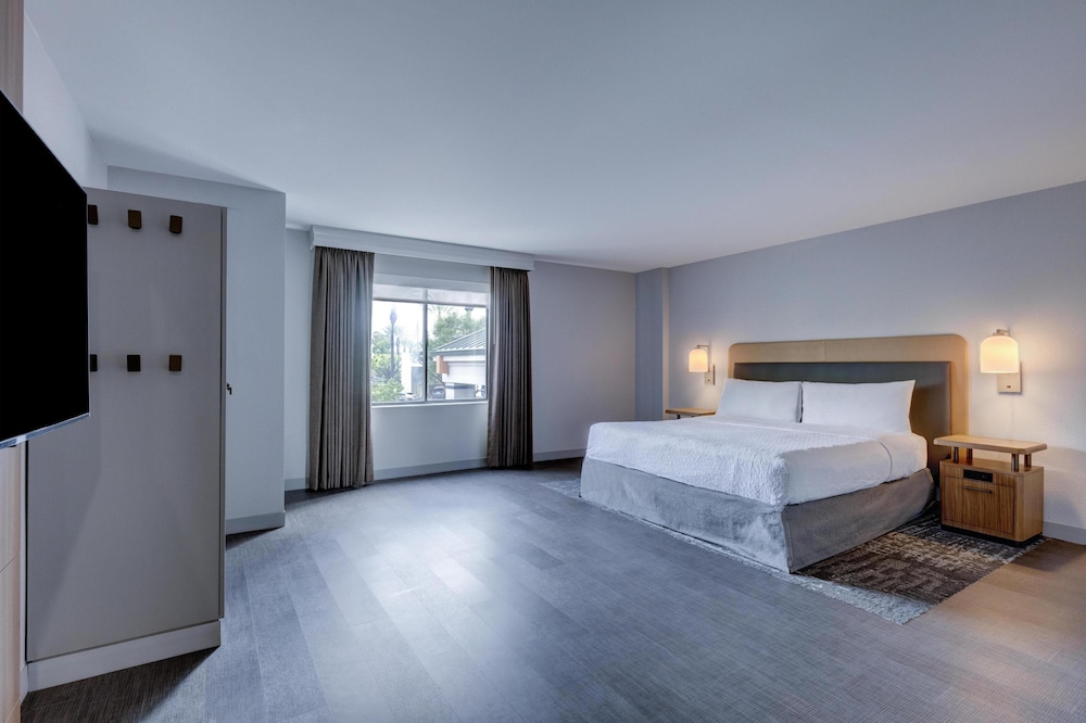Room, 1 King and 2 Queen Beds, Accessible