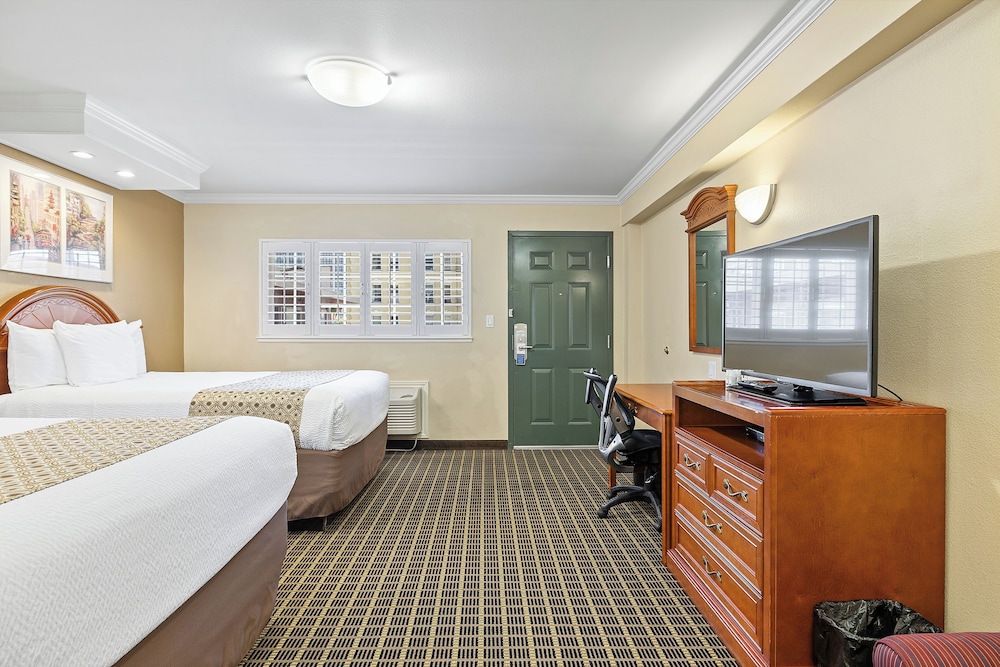 STANDARD, 2 DOUBLE BEDS