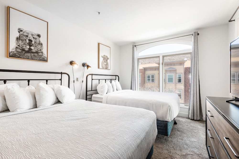 Condominium, 2 Bedrooms, Spa, 1 King and 2 Double Beds, Bunk Bed, 2 Sofa