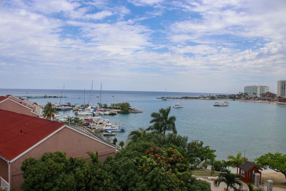 Green Island Beach Suite At Turtle Towers 42/50