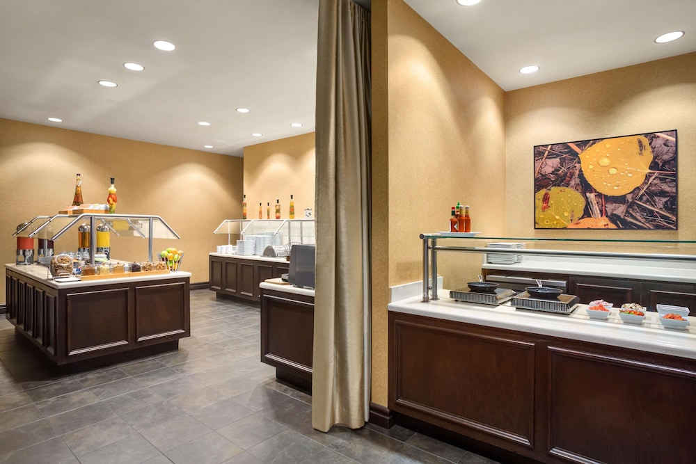 DoubleTree by Hilton Hotel Dallas DFW Airport North 11/53