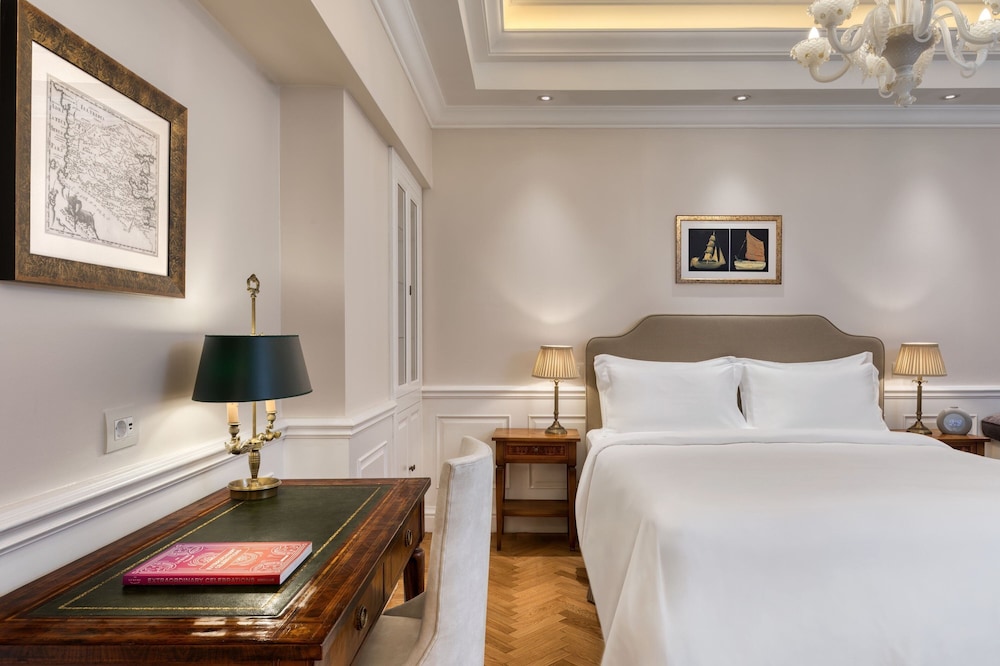 GUEST ROOM, CLASSIC, KING BED, COURTYARD VIEW
