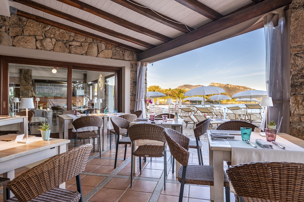 Hotel Resort And Spa Baia Caddinas 32/50