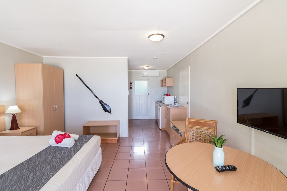 Moana Sands Beachfront Hotel 47/58