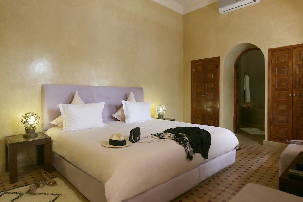 ZAGORA, SUITE