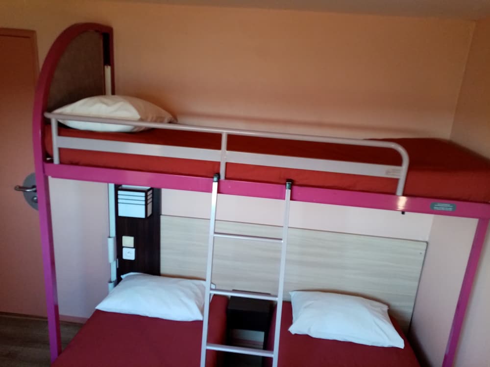 BRIT HOTEL SAINT-QUENTIN 29/53