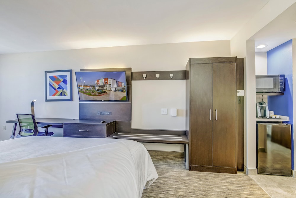 Holiday Inn Express and Suites Longview North 15/58