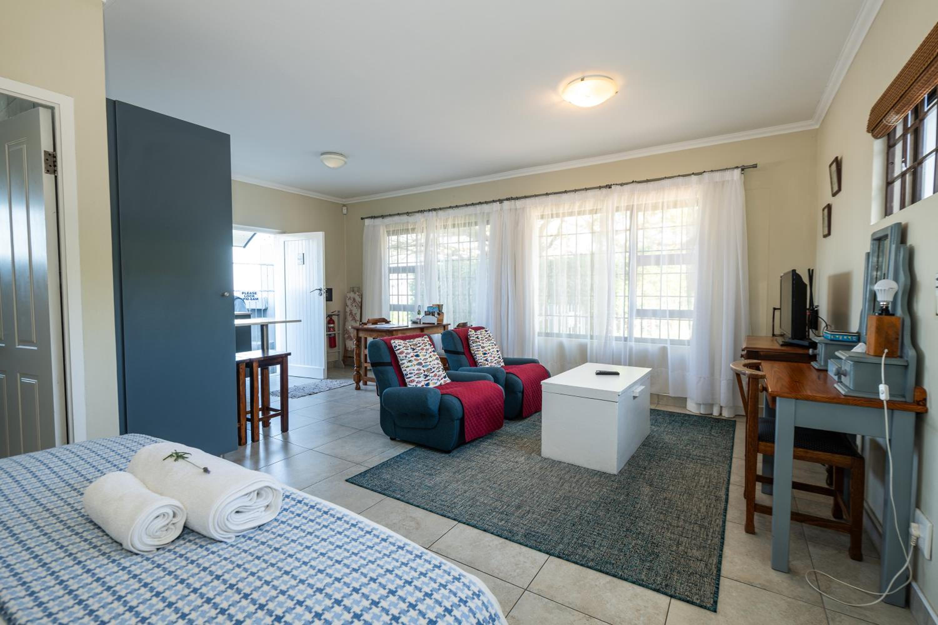 The Lookout Guest House 15/37