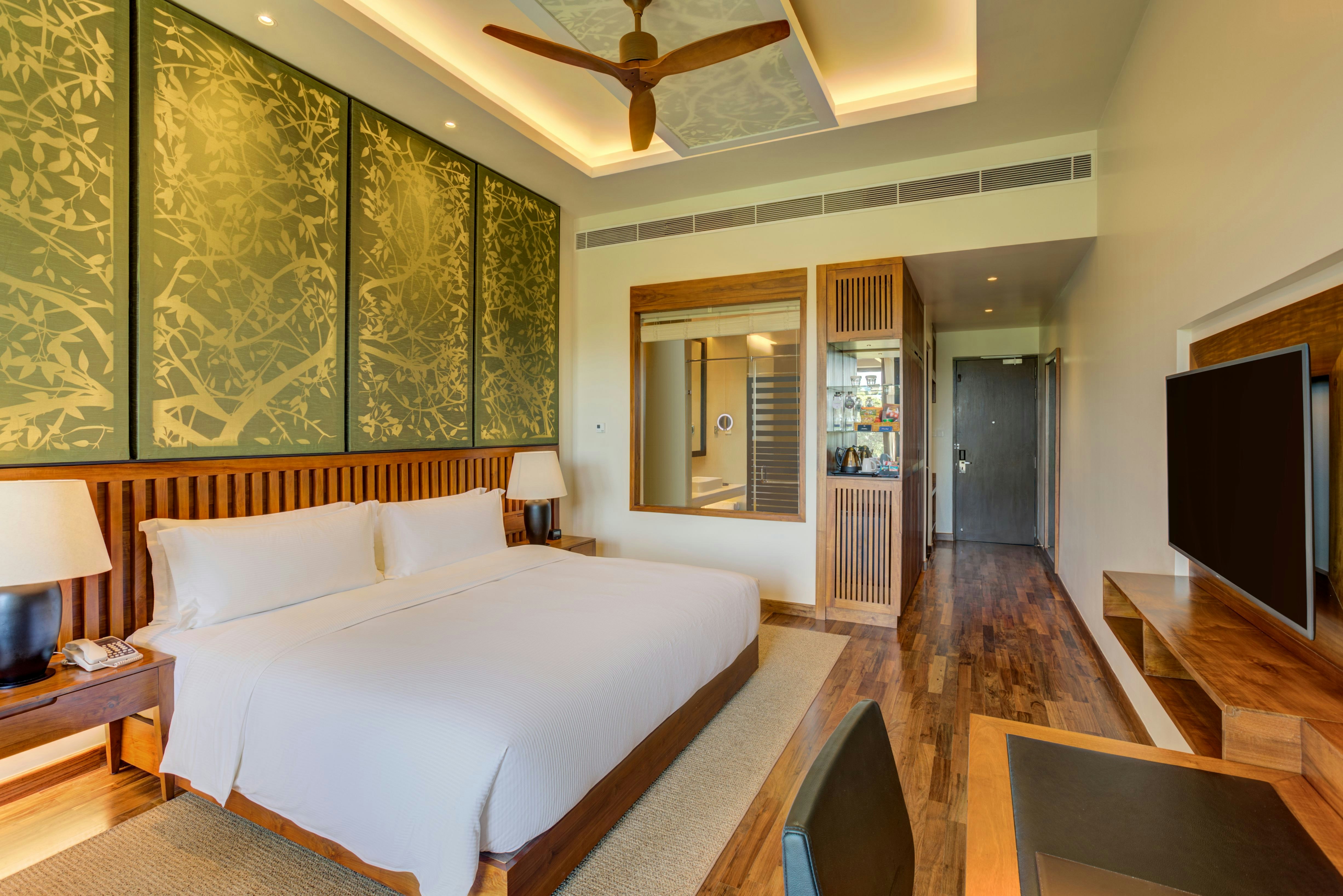 غرفة ديلوكس بسرير كينج بشرفة، Doubletree By Hilton Weerawila Rajawarna Resort 2/9