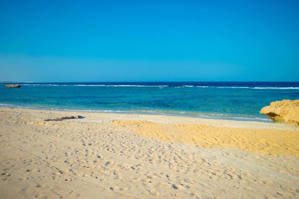 Oyster Bay Beach Suites 50/60