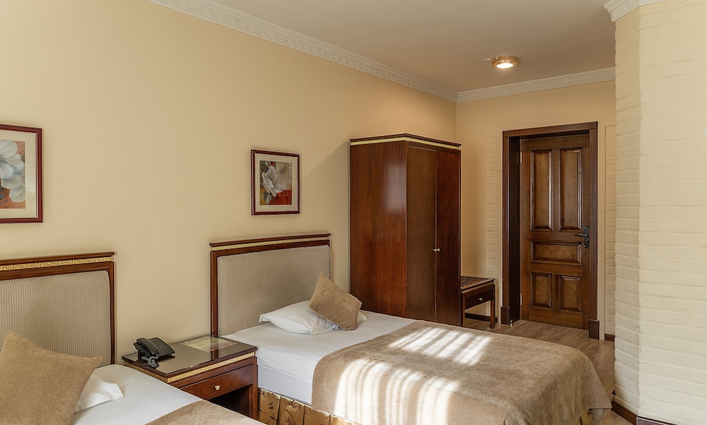 STANDARD, DOUBLE OR TWIN BED