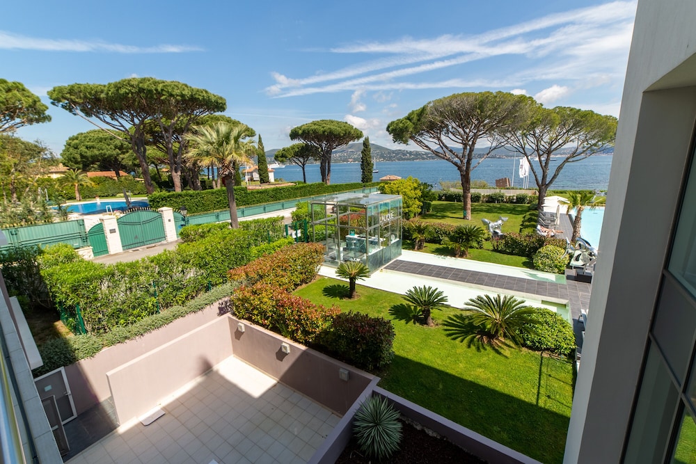 Kube St Tropez Hotel 71/74