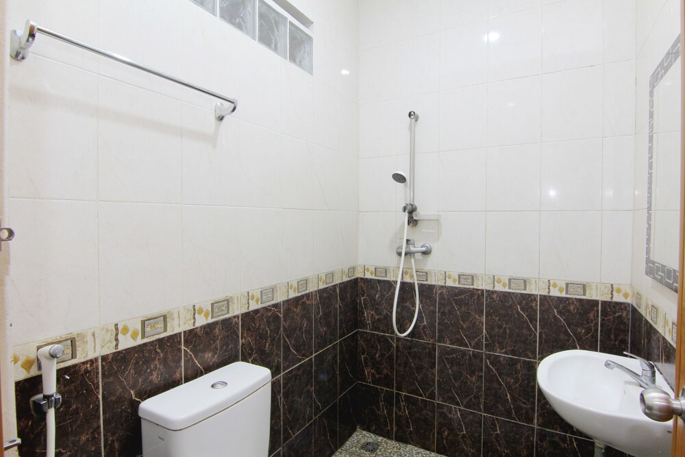 OYO 90103 Hotel Palem 12/24