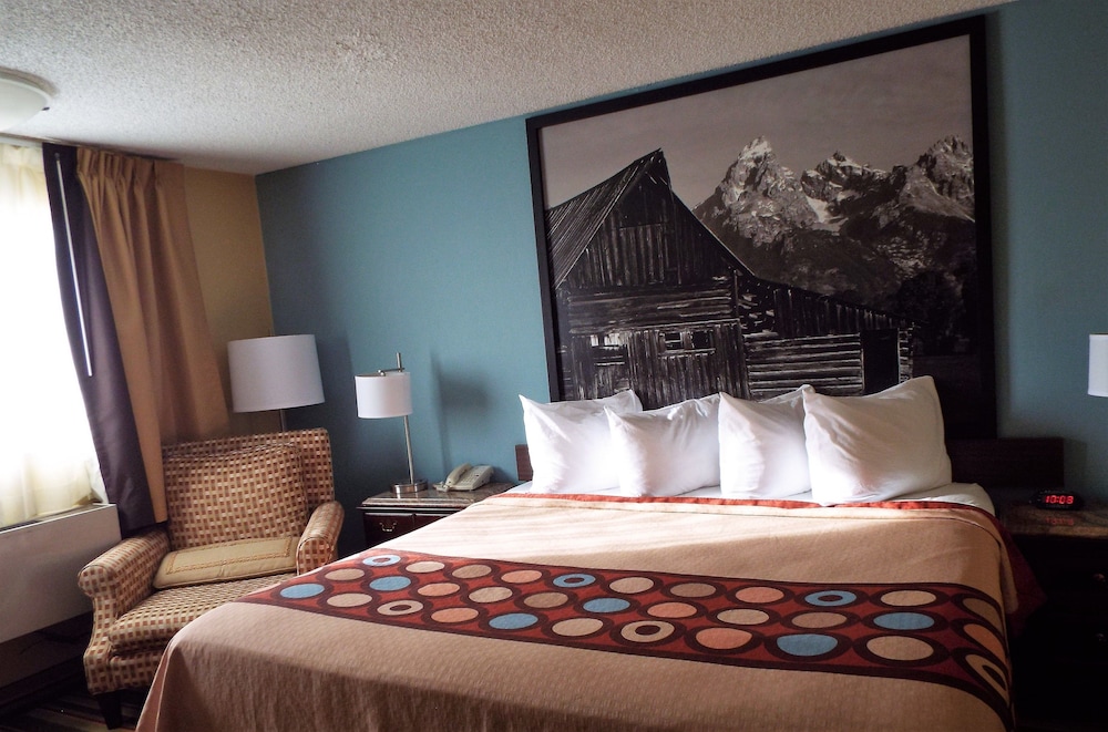 Super 8 by Wyndham Casper East/Evansville 6/33