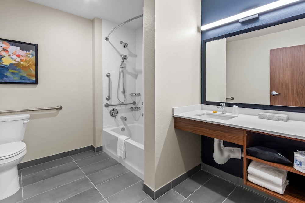 Everhome Suites Panama City Beach - 30A 56/60