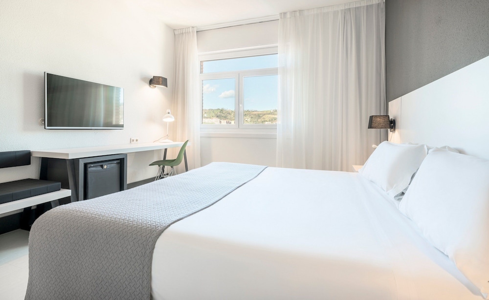 ROOM, SINGLE, DOUBLE BED