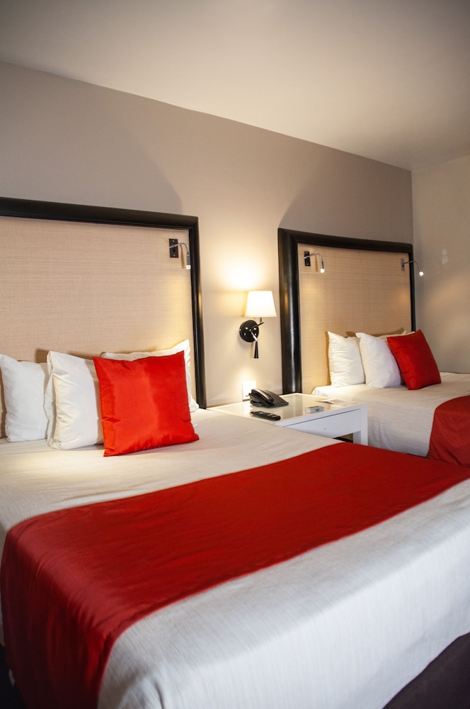STANDARD, 2 DOUBLE BEDS